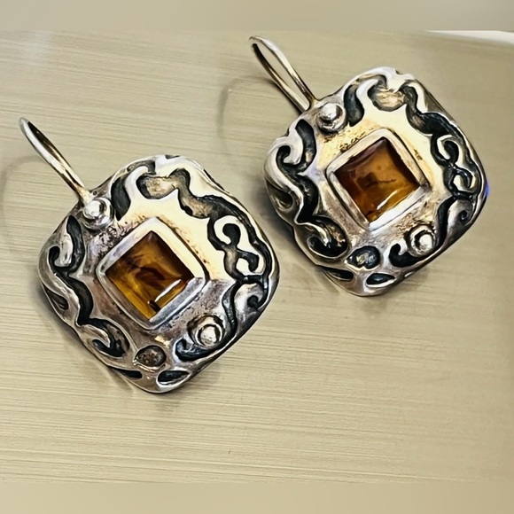 Silpada Vintage Sterling & Amber Scroll Engraved Locking Wire Earrings - Picture 12 of 14